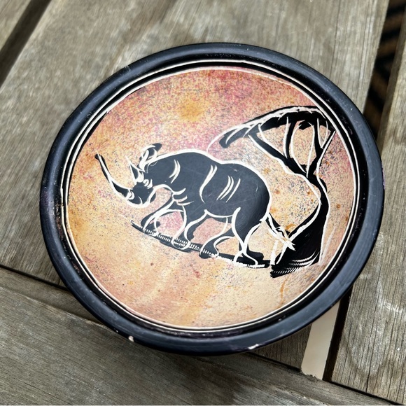 Hand Painted Carved Soapstone African Rhino Safari Print Small Bowl - Picture 3 of 3